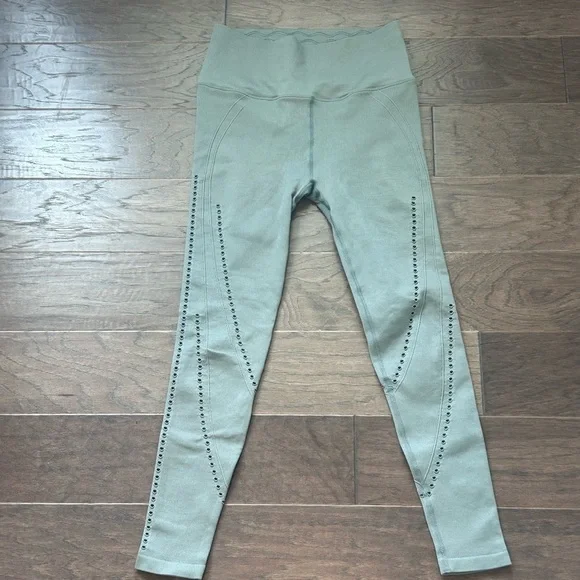 Spiritual Gangster Leggings. Size M/L. Excellent condition - Picture 1 of 5